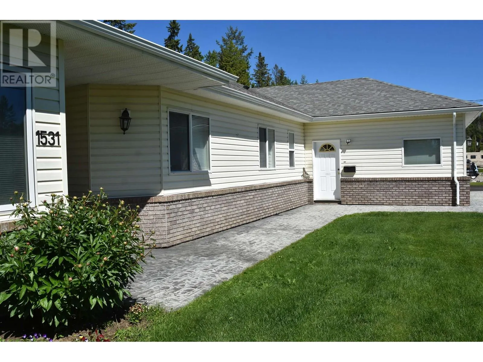1531 BEACH CRESCENT