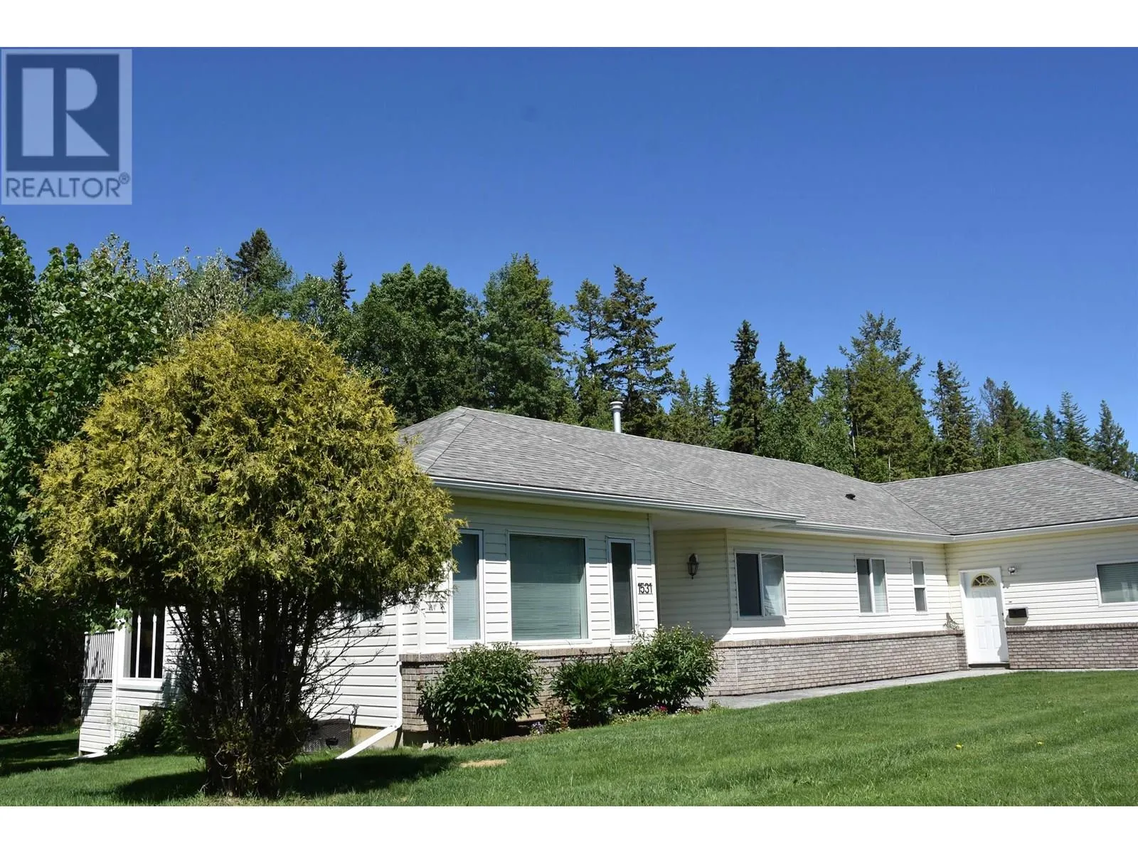 1531 BEACH CRESCENT