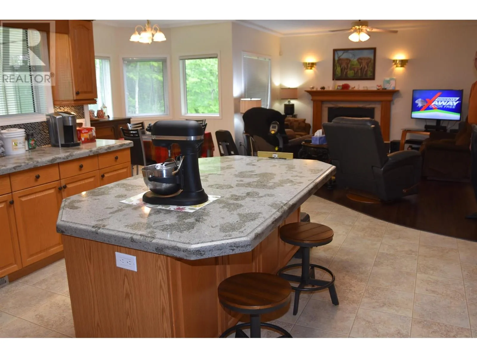 1531 BEACH CRESCENT