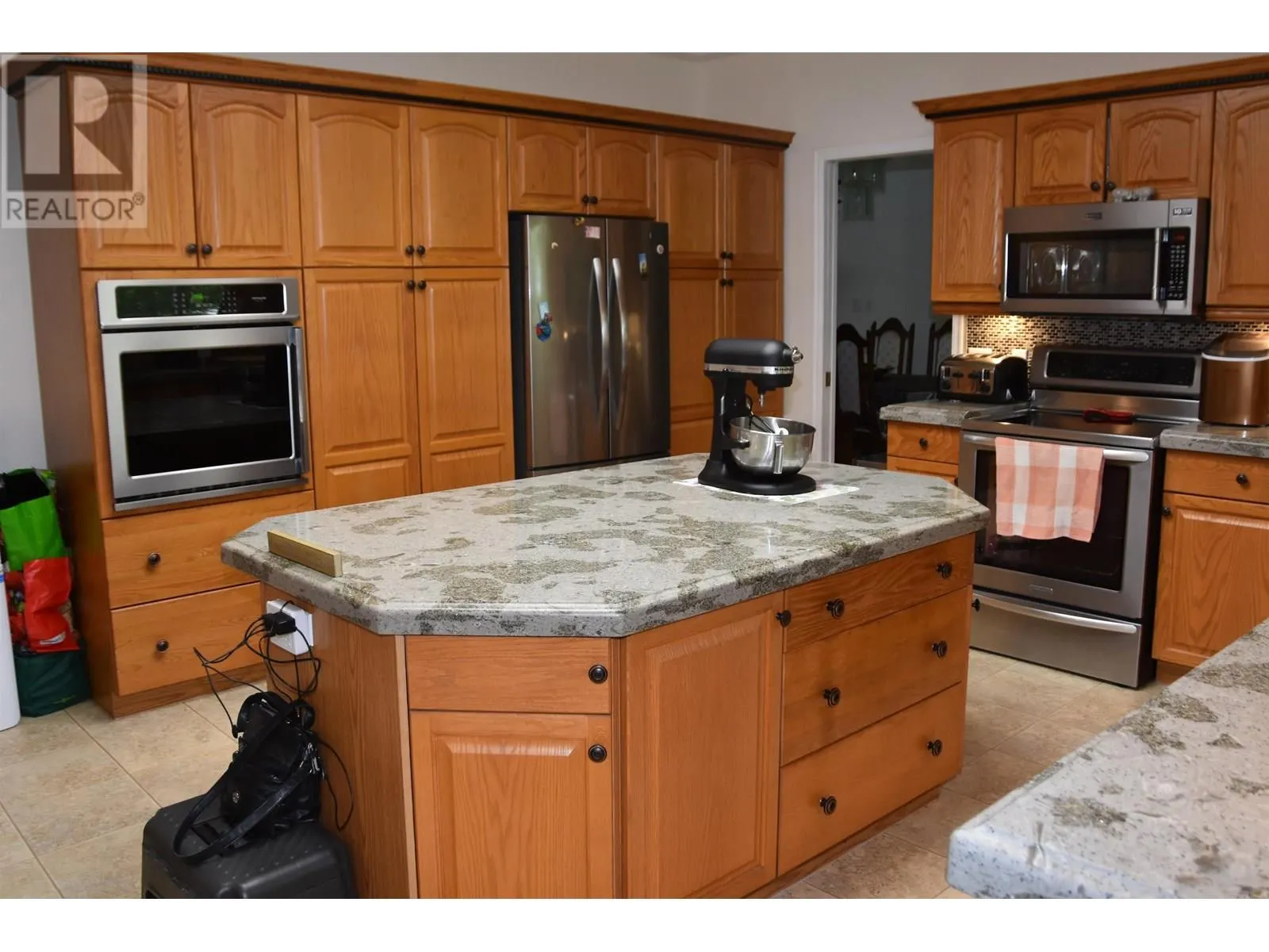 1531 BEACH CRESCENT
