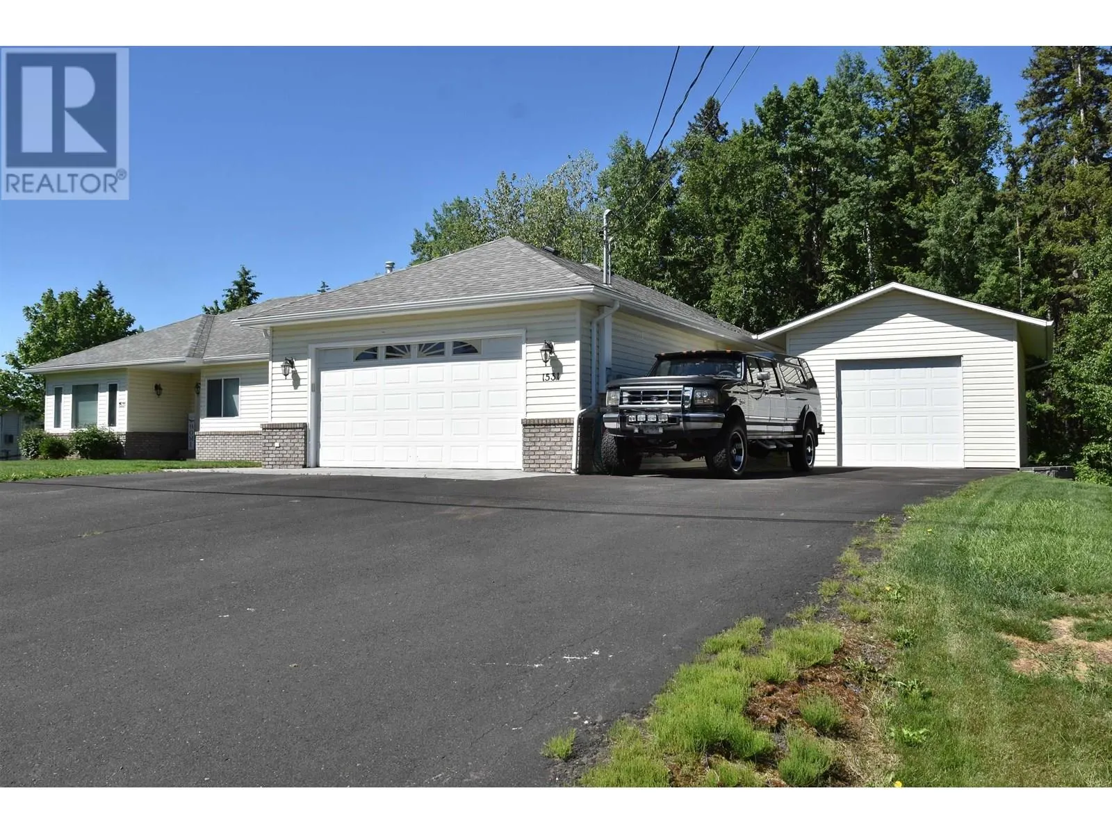 1531 BEACH CRESCENT