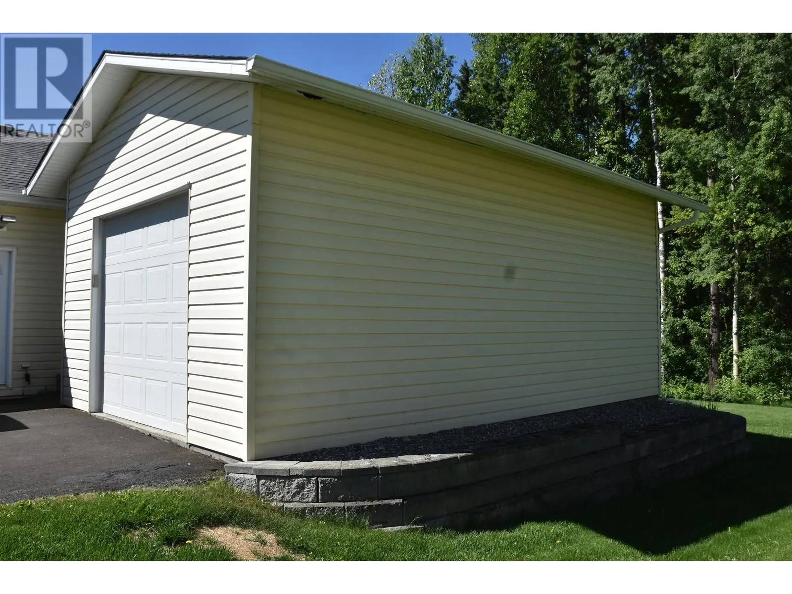 1531 BEACH CRESCENT
