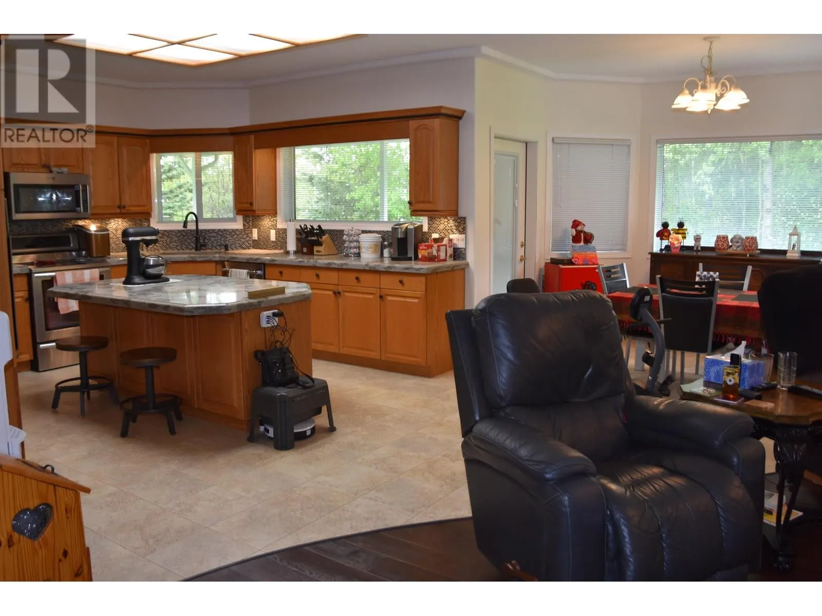 1531 BEACH CRESCENT