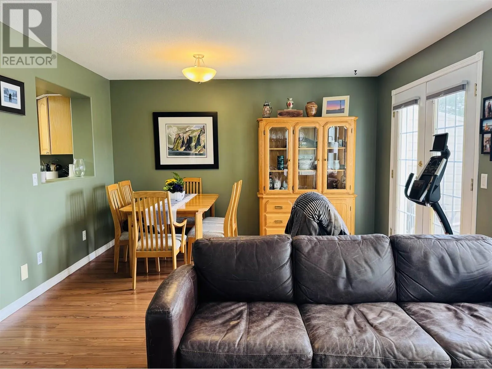 6 350 PEARKES DRIVE