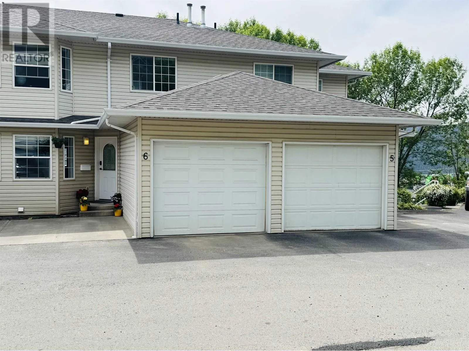 6 350 PEARKES DRIVE