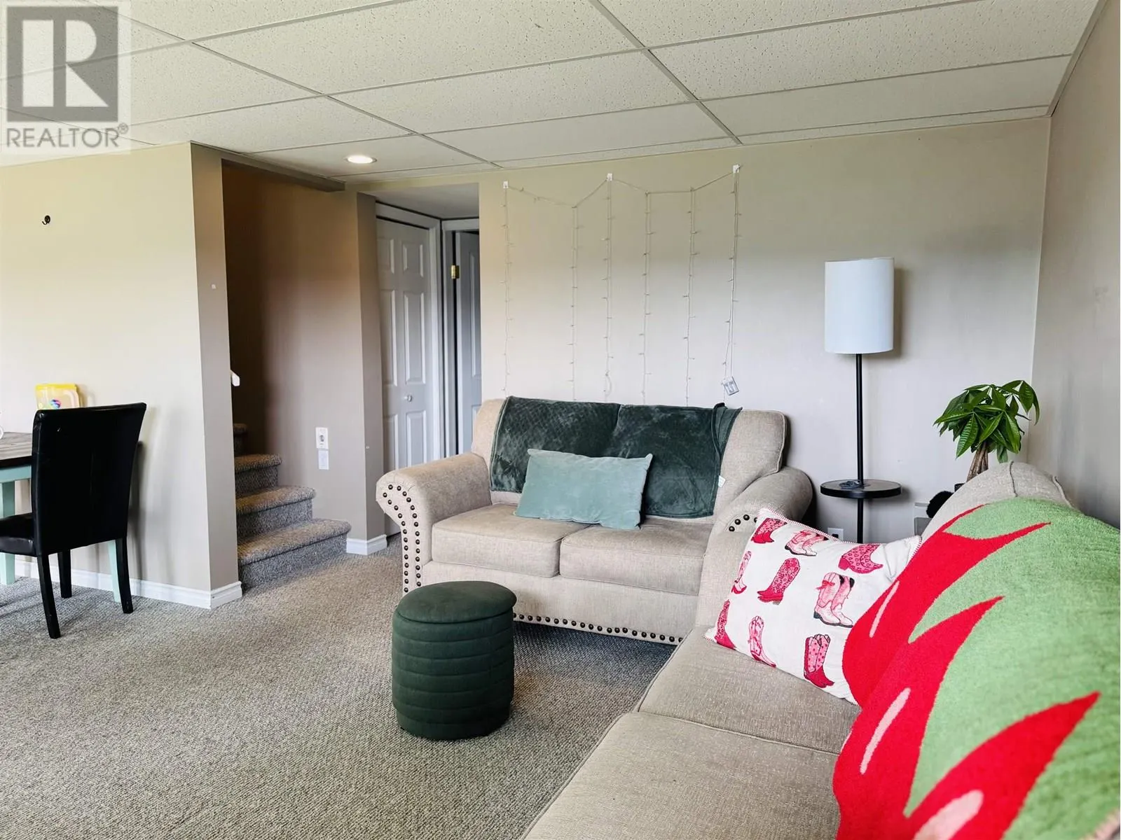 6 350 PEARKES DRIVE