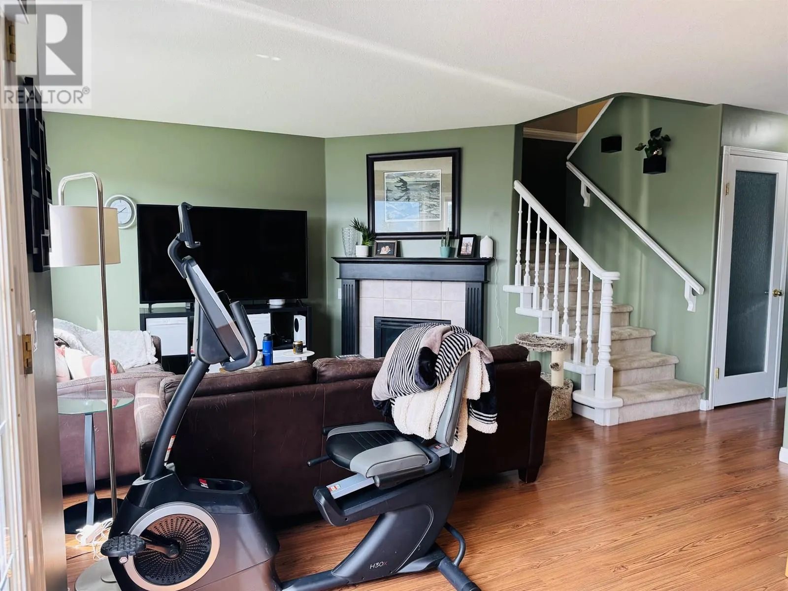 6 350 PEARKES DRIVE