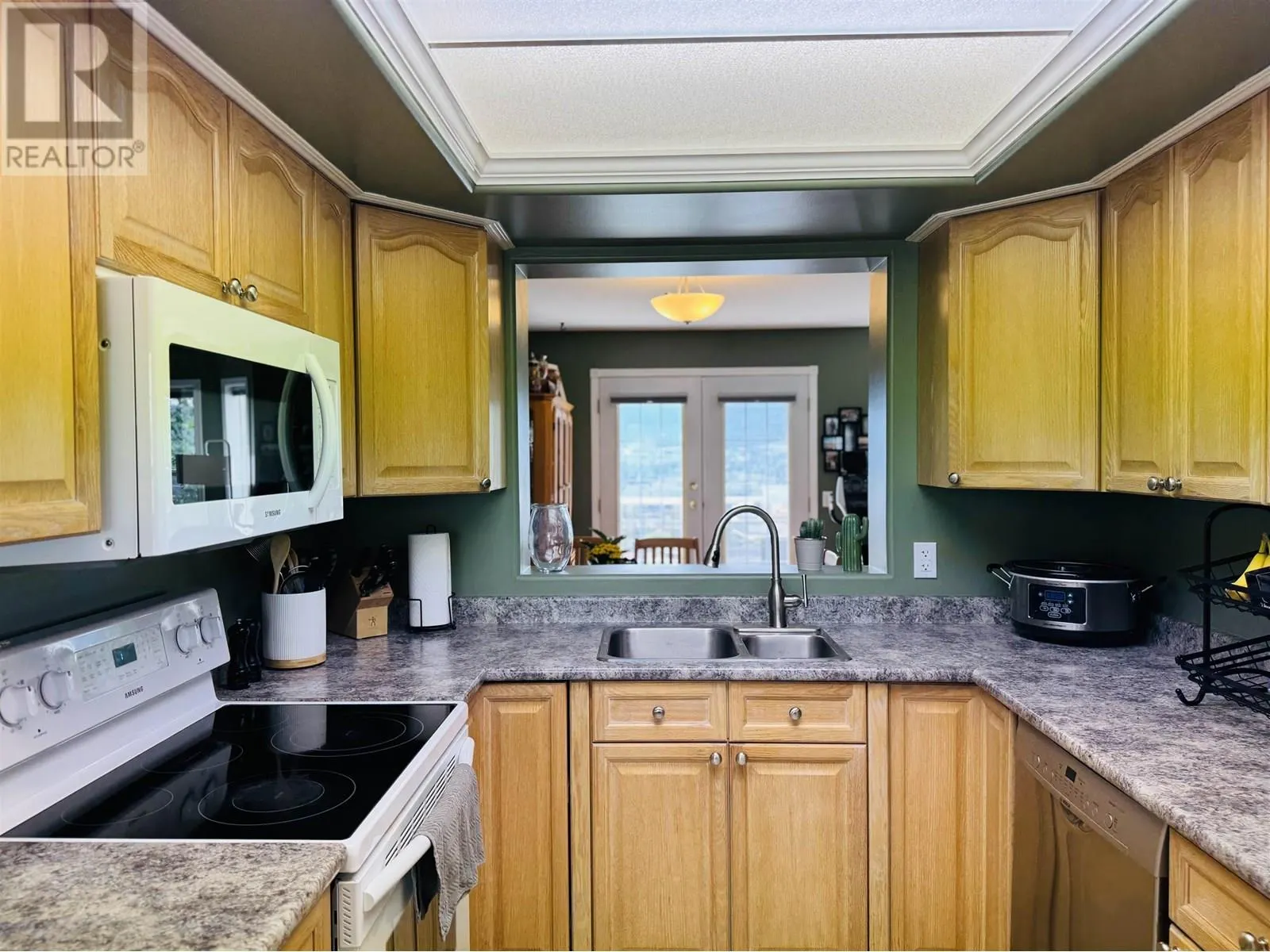 6 350 PEARKES DRIVE