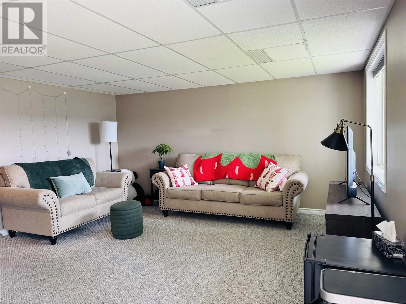 6 350 PEARKES DRIVE