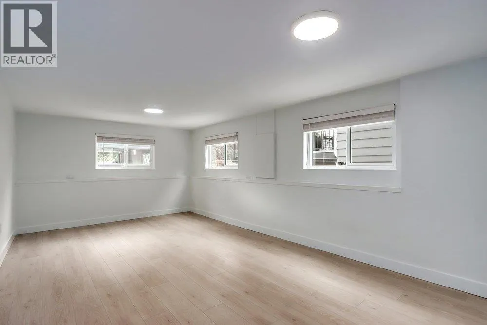 181 W WINDSOR ROAD