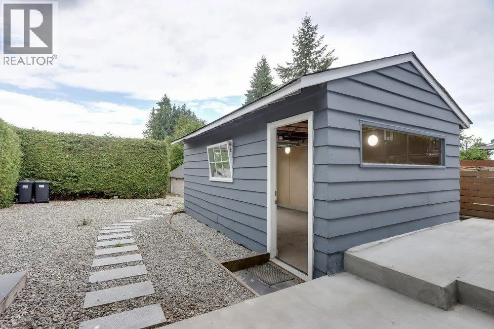 181 W WINDSOR ROAD