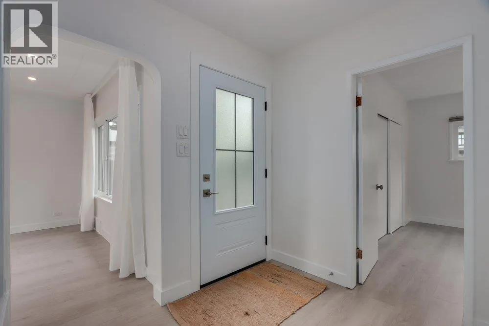181 W WINDSOR ROAD