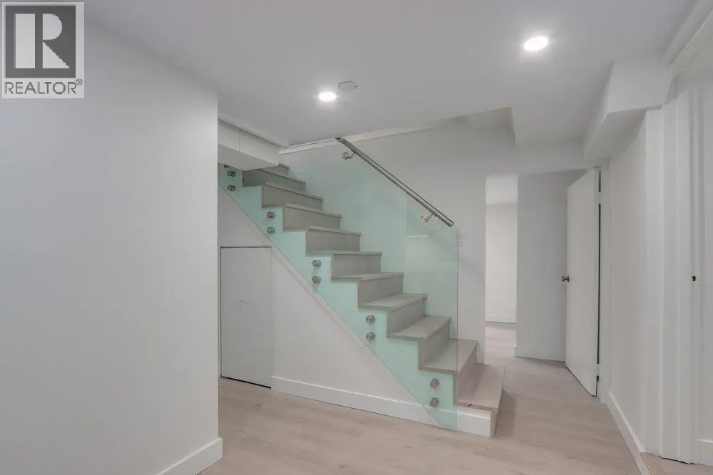 181 W WINDSOR ROAD