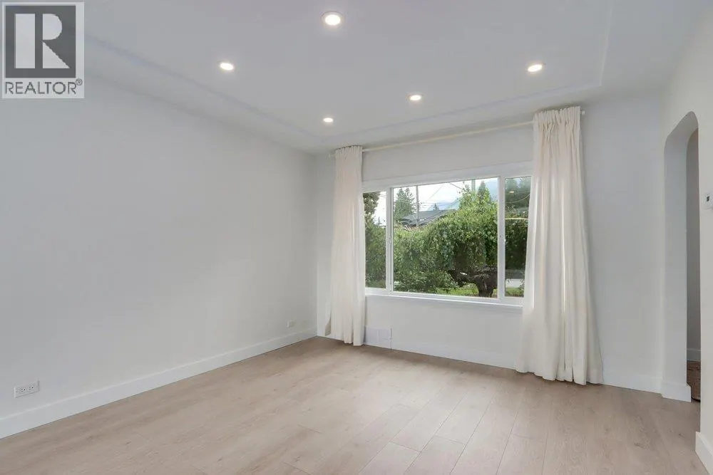 181 W WINDSOR ROAD