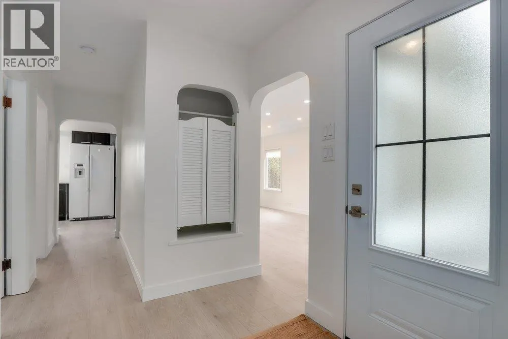 181 W WINDSOR ROAD