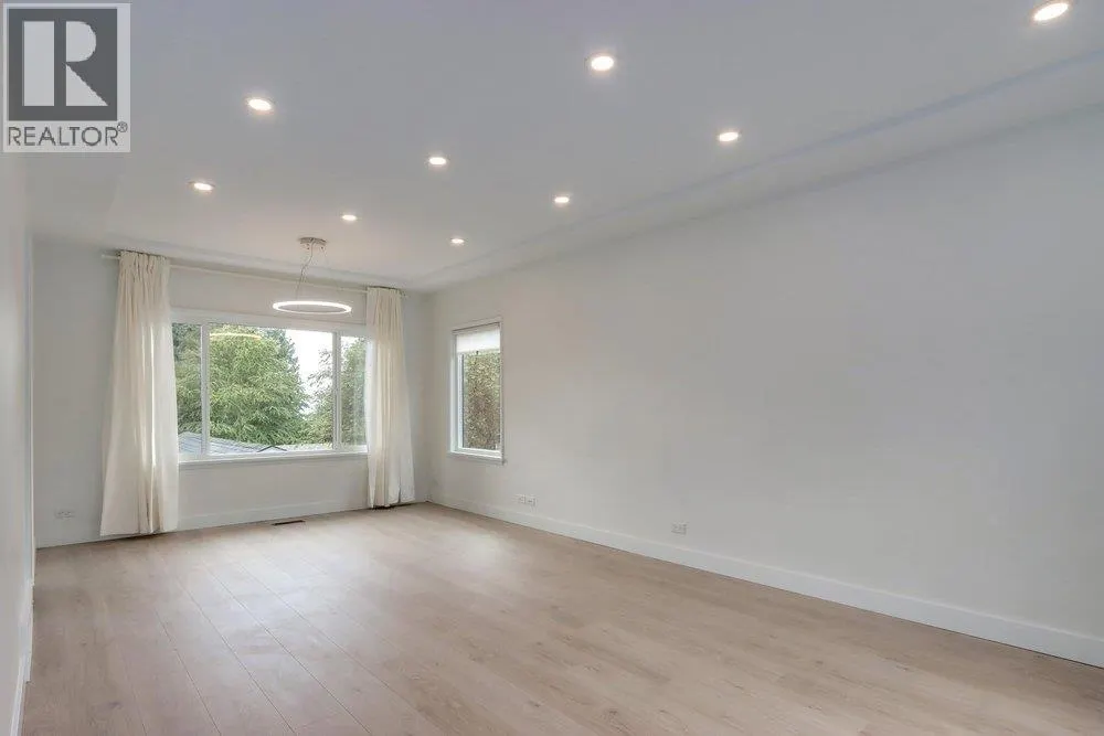 181 W WINDSOR ROAD