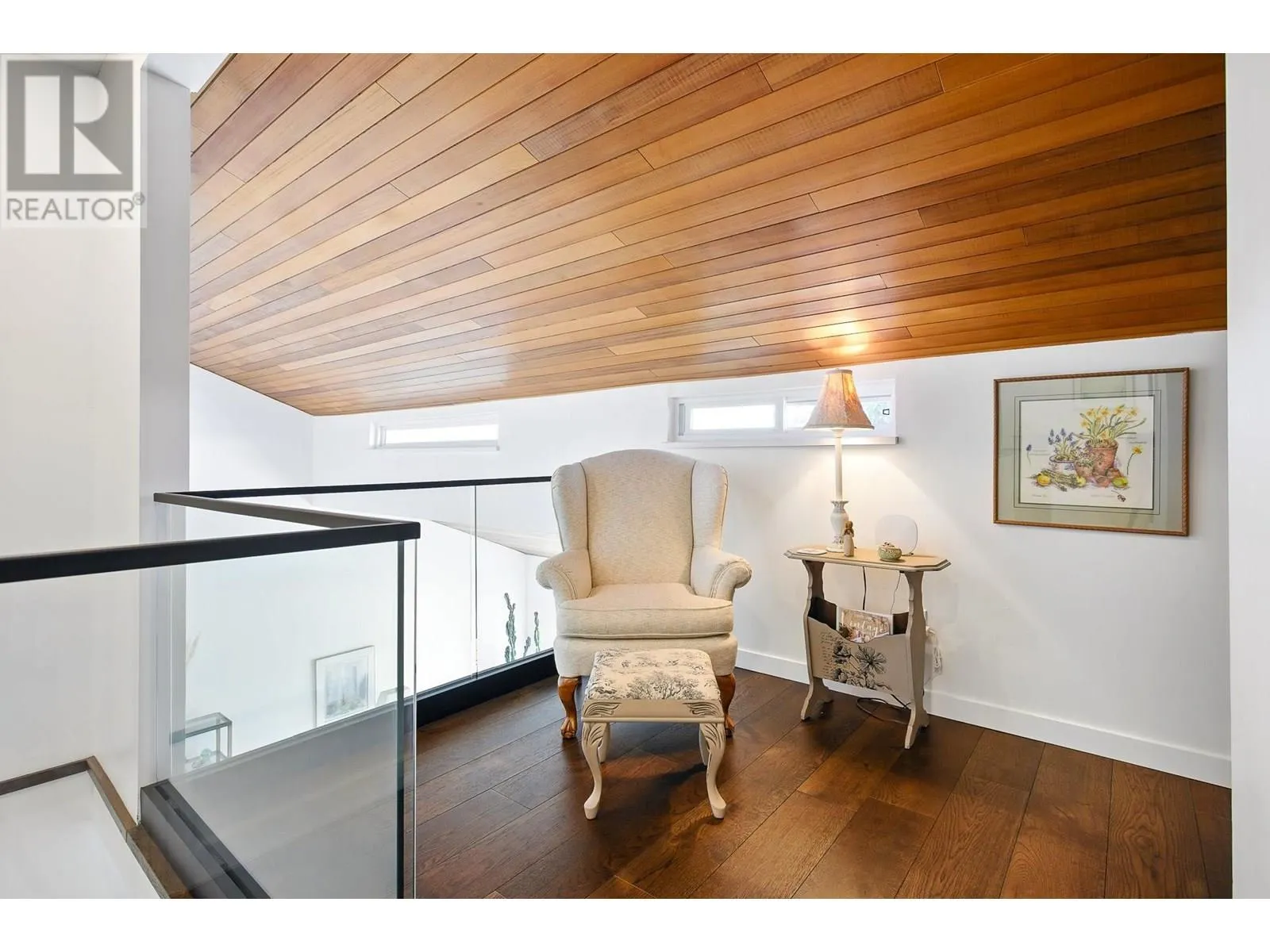 1613 HEMLOCK PLACE