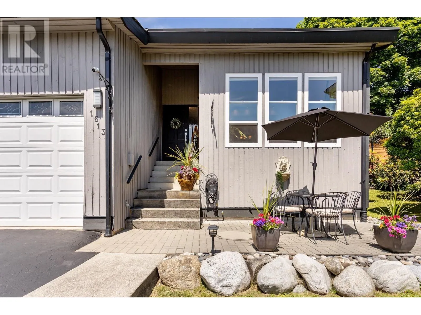 1613 HEMLOCK PLACE