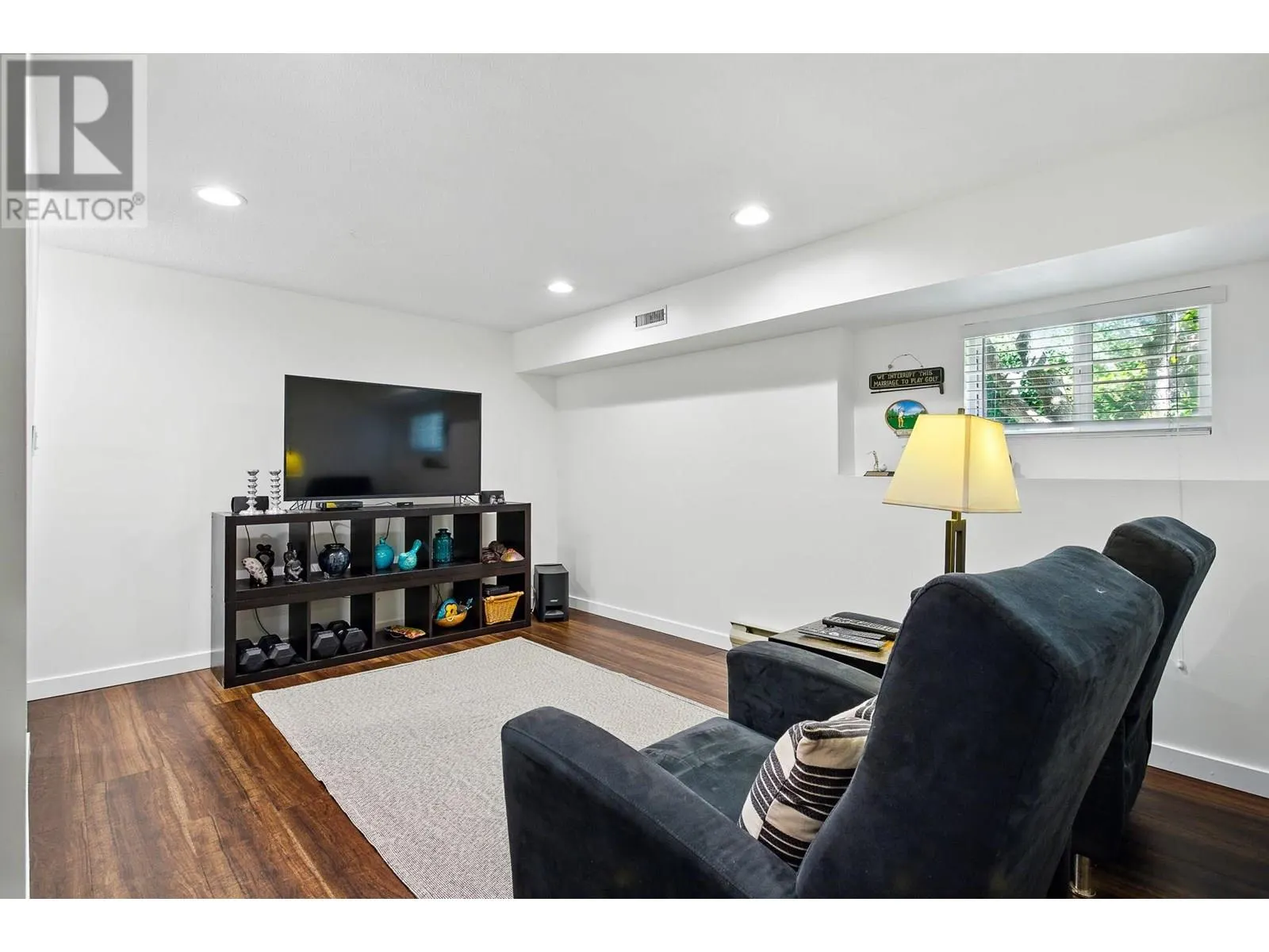 1613 HEMLOCK PLACE