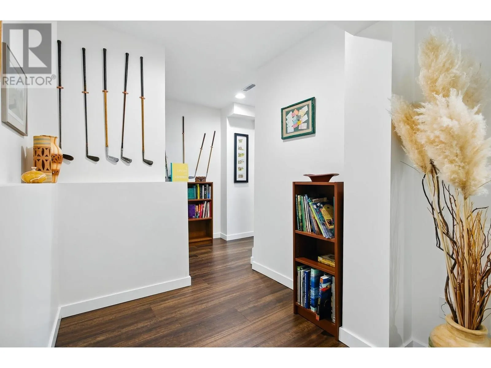 1613 HEMLOCK PLACE