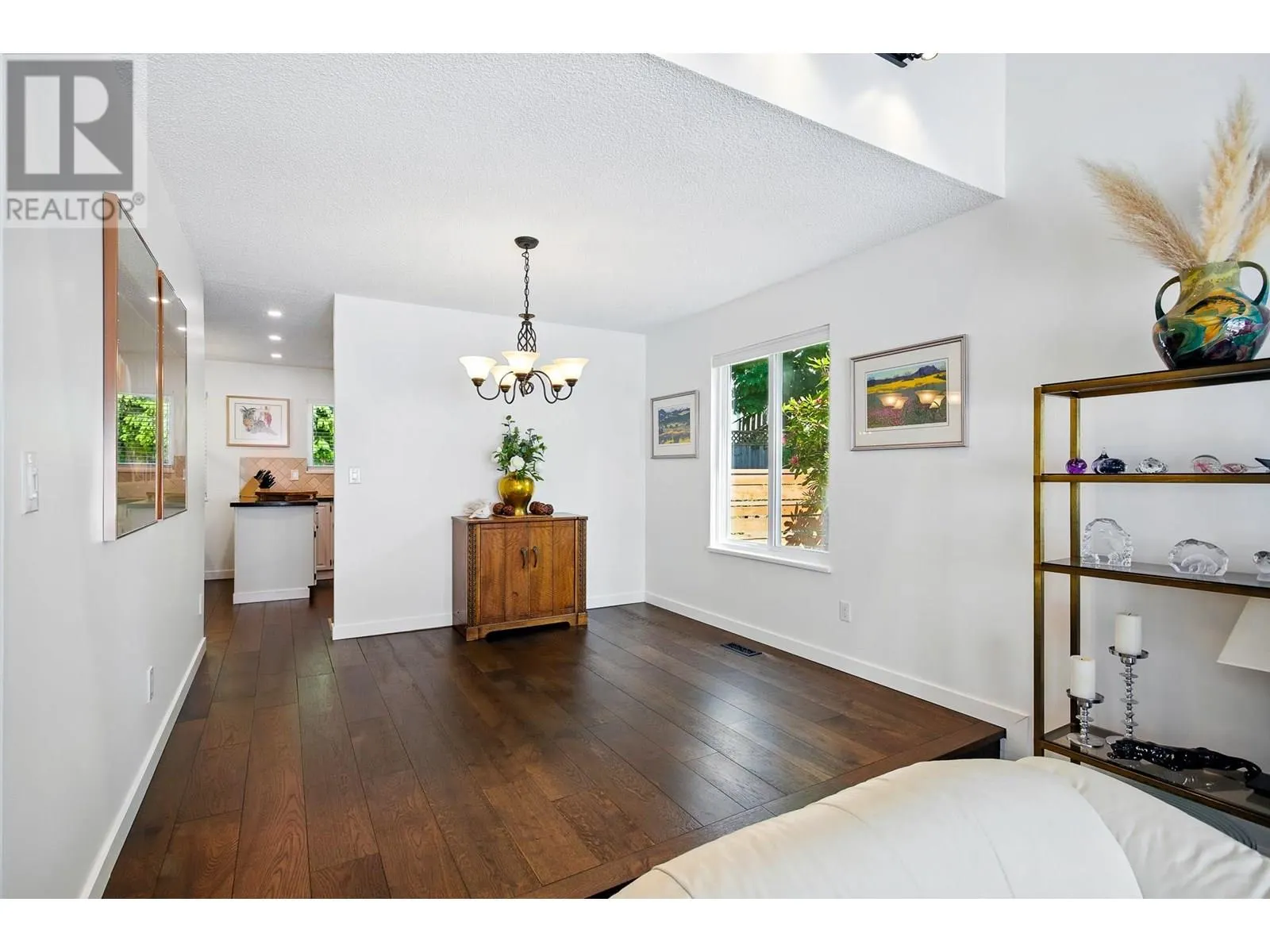 1613 HEMLOCK PLACE