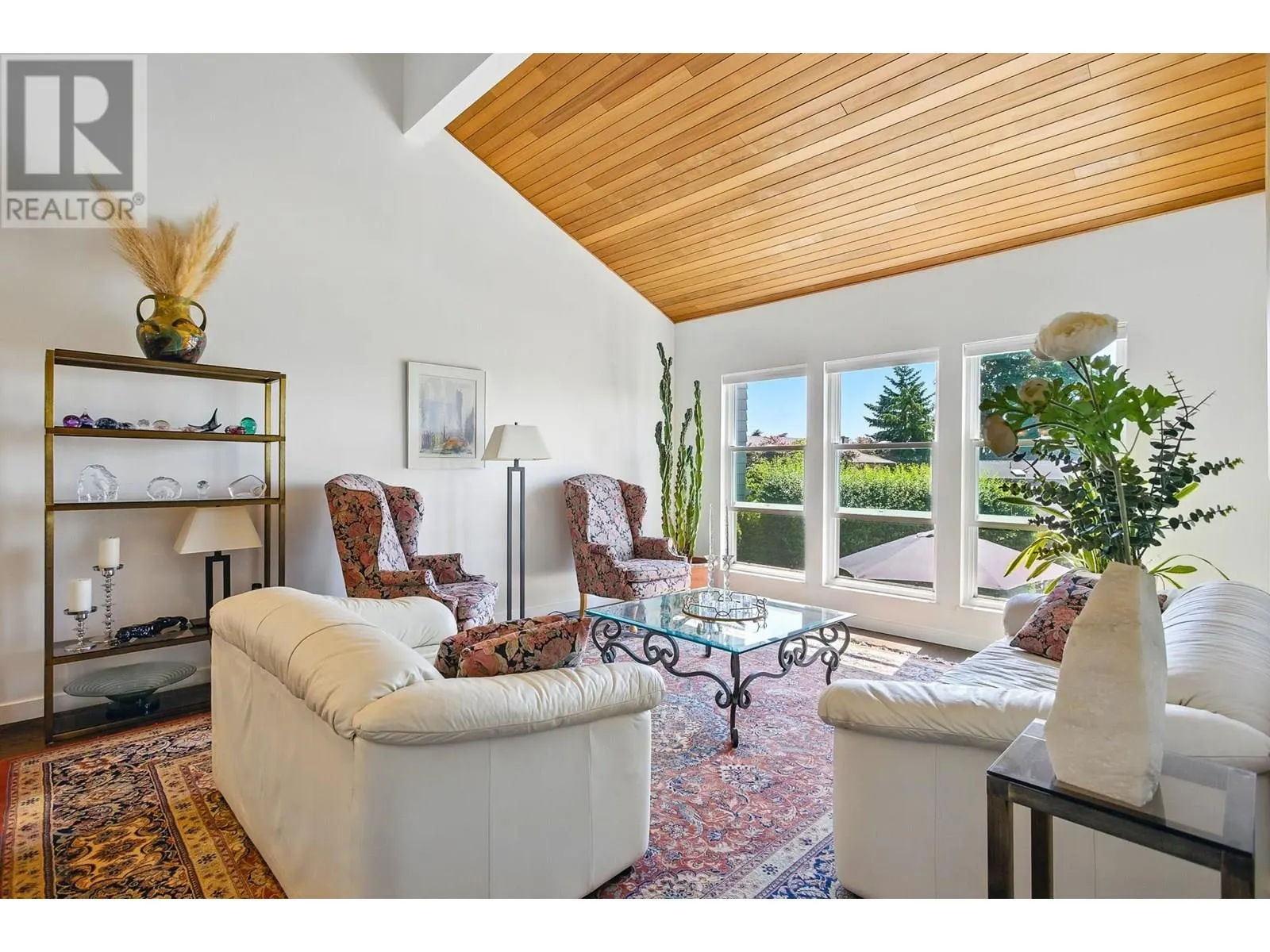 1613 HEMLOCK PLACE