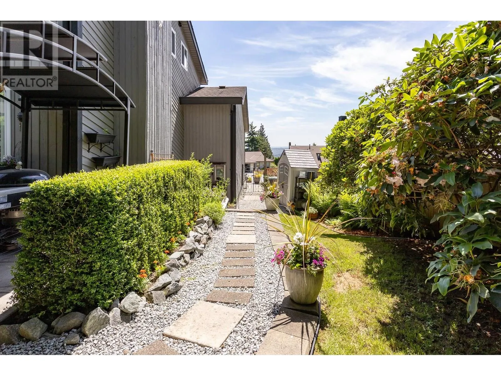 1613 HEMLOCK PLACE