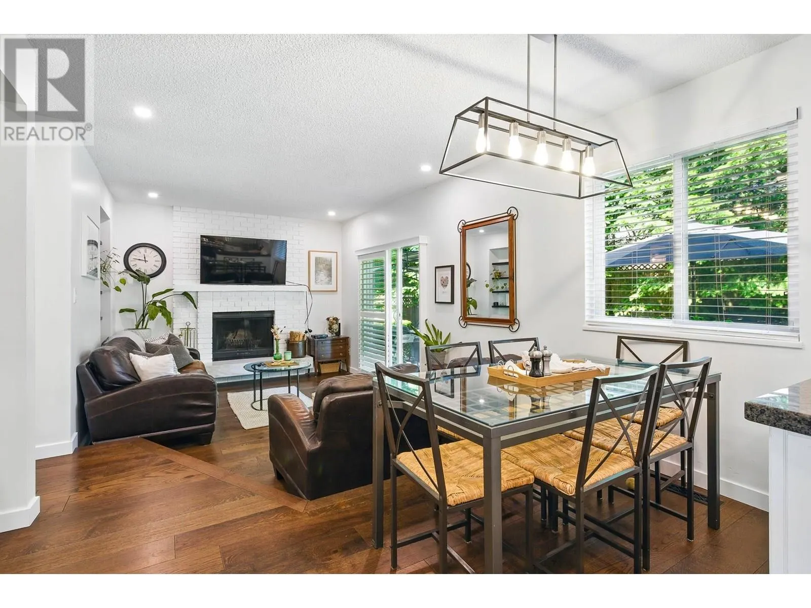 1613 HEMLOCK PLACE