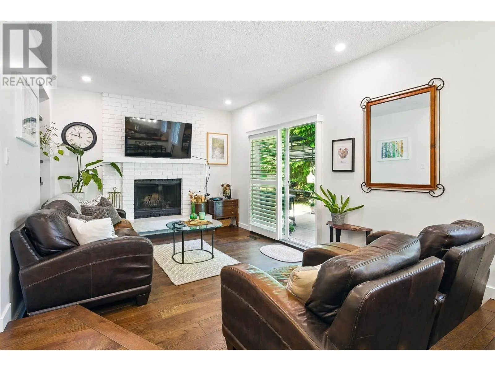 1613 HEMLOCK PLACE