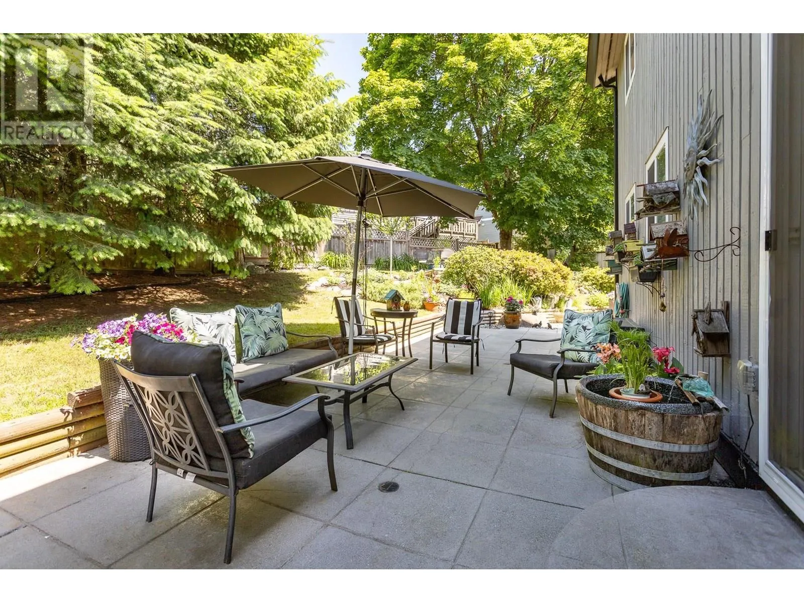 1613 HEMLOCK PLACE