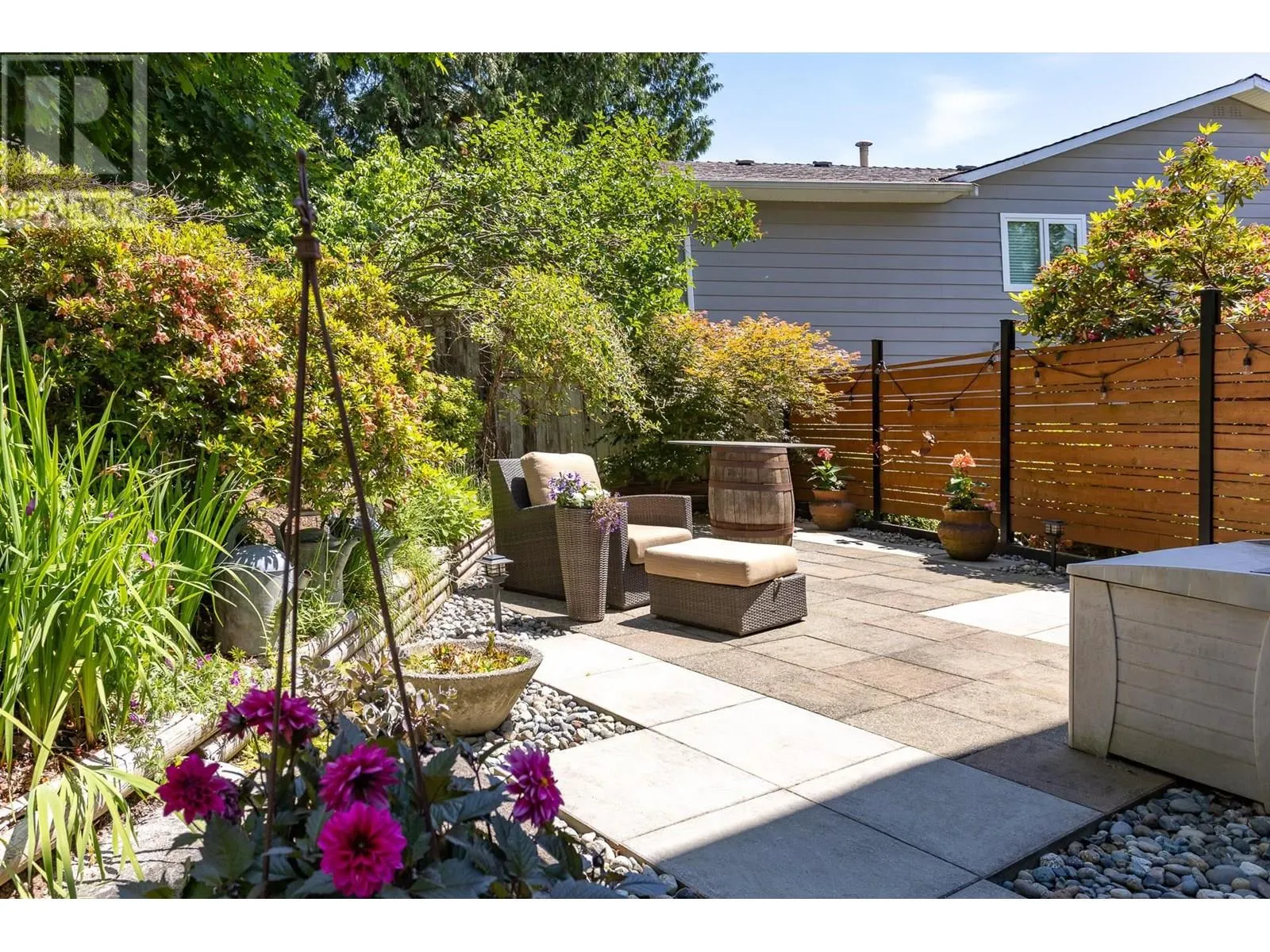 1613 HEMLOCK PLACE