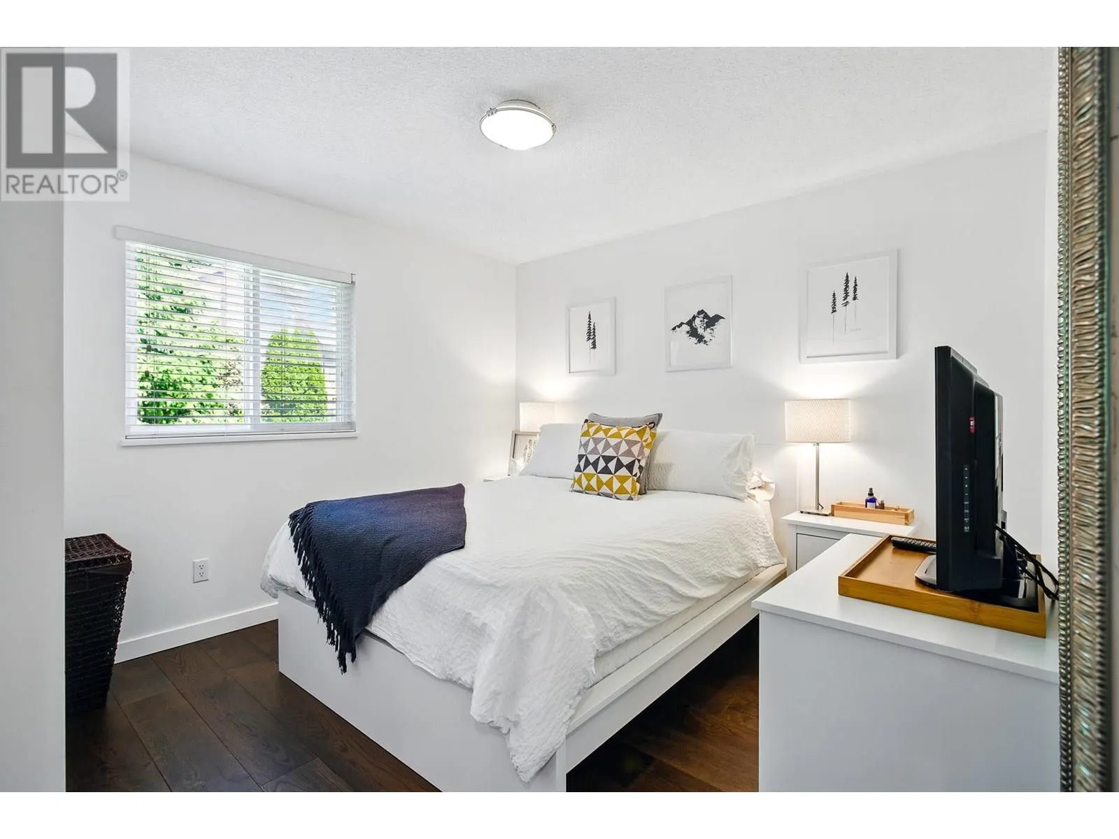 1613 HEMLOCK PLACE