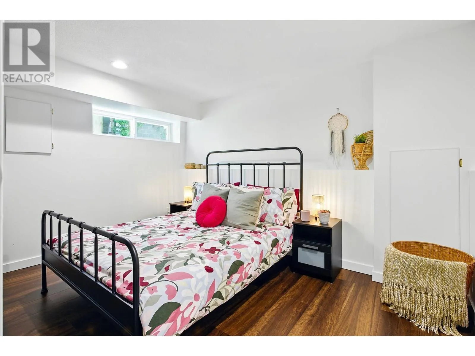 1613 HEMLOCK PLACE