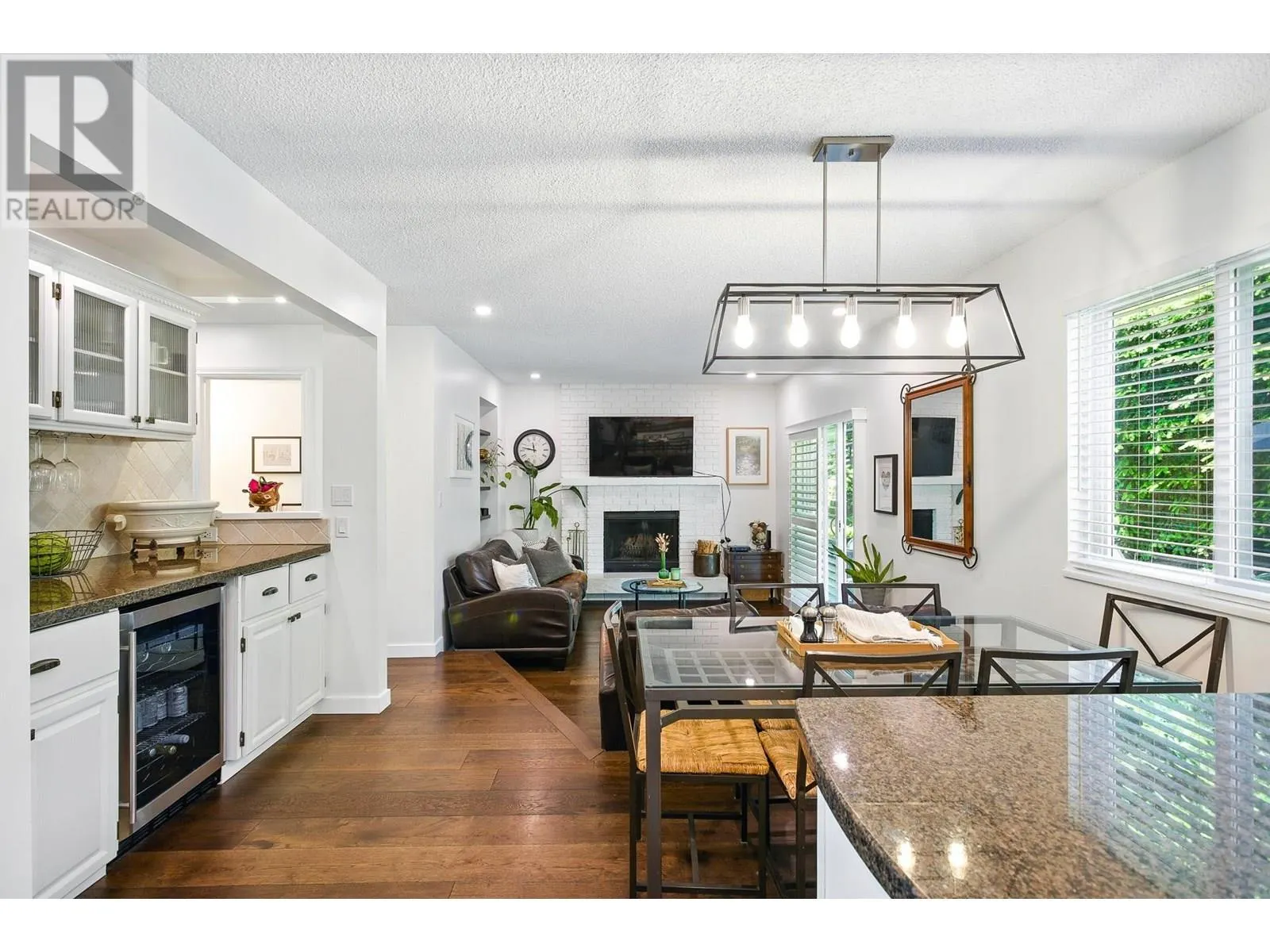 1613 HEMLOCK PLACE