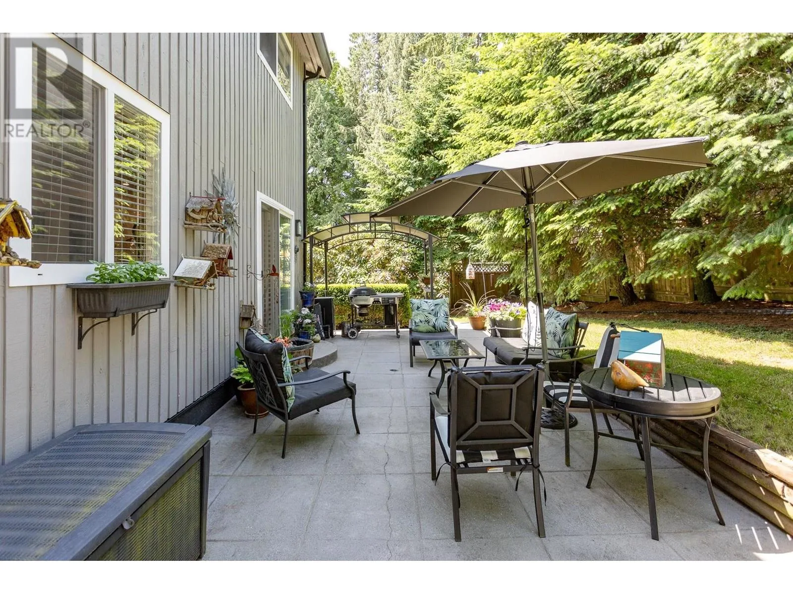 1613 HEMLOCK PLACE