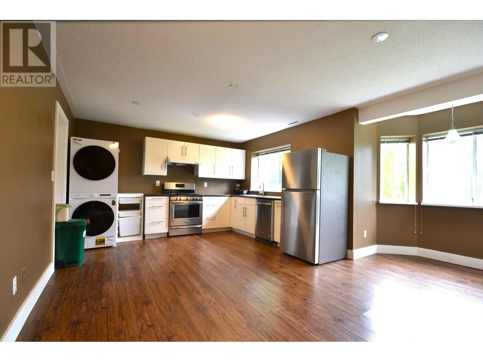 15 PARKWOOD PLACE