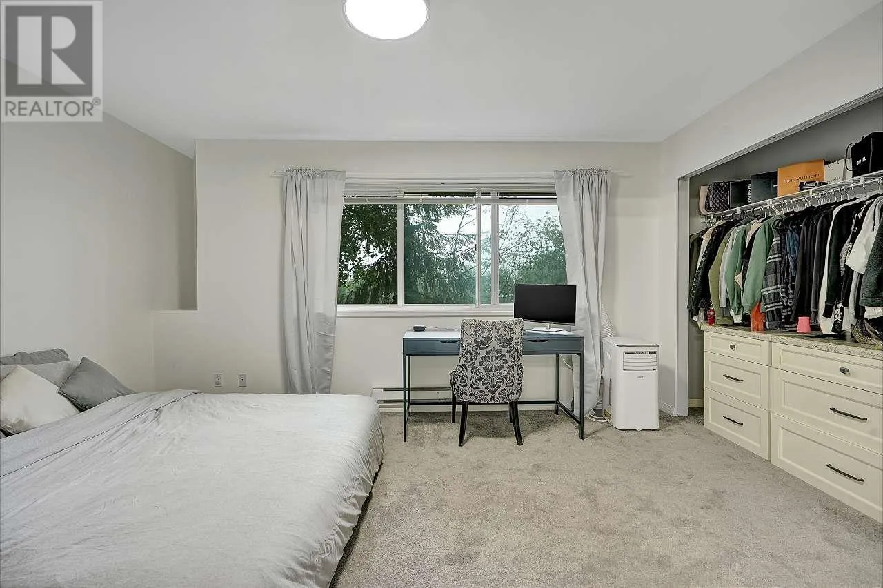 144 SHORELINE CIRCLE