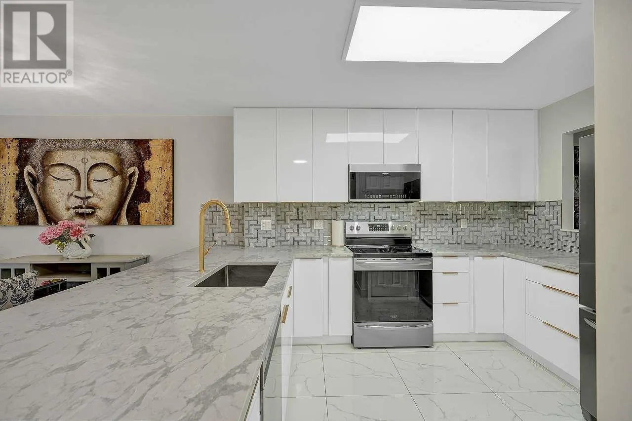 144 SHORELINE CIRCLE