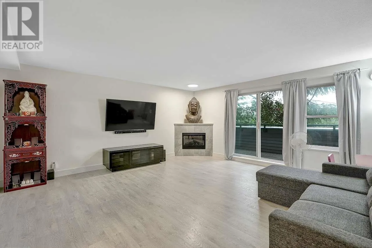 144 SHORELINE CIRCLE