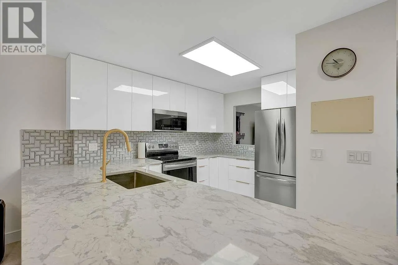 144 SHORELINE CIRCLE
