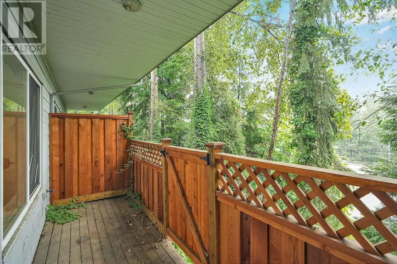 144 SHORELINE CIRCLE