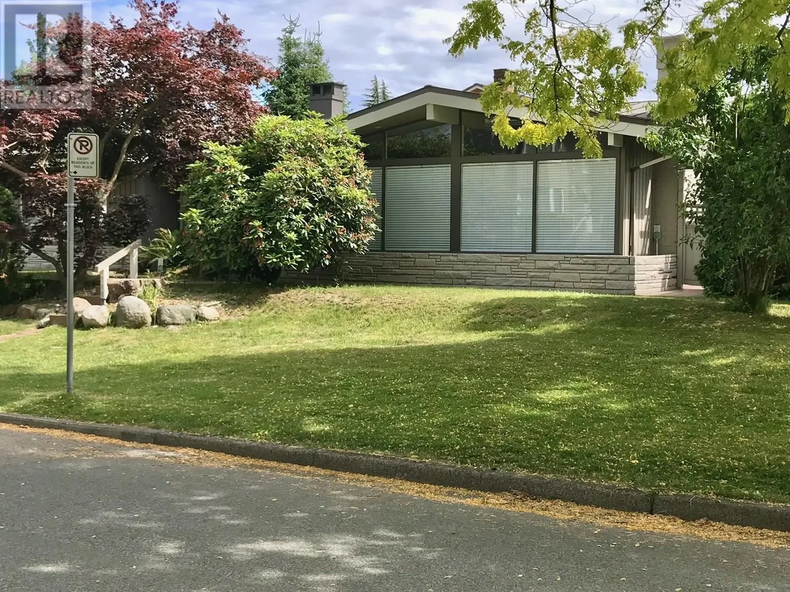 708 W 48TH AVENUE