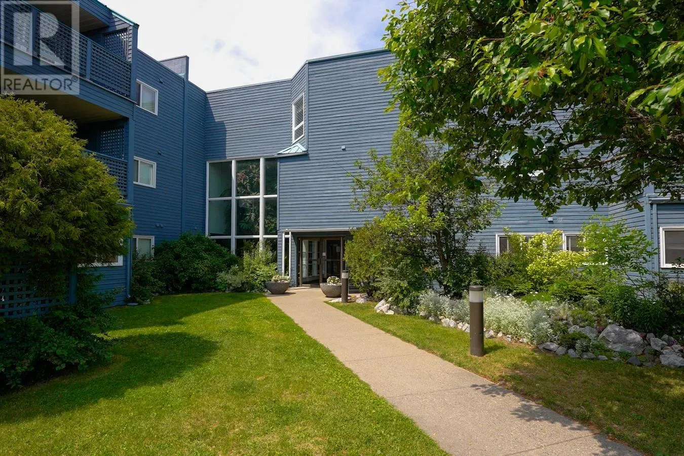 211 3033 OSPIKA BOULEVARD