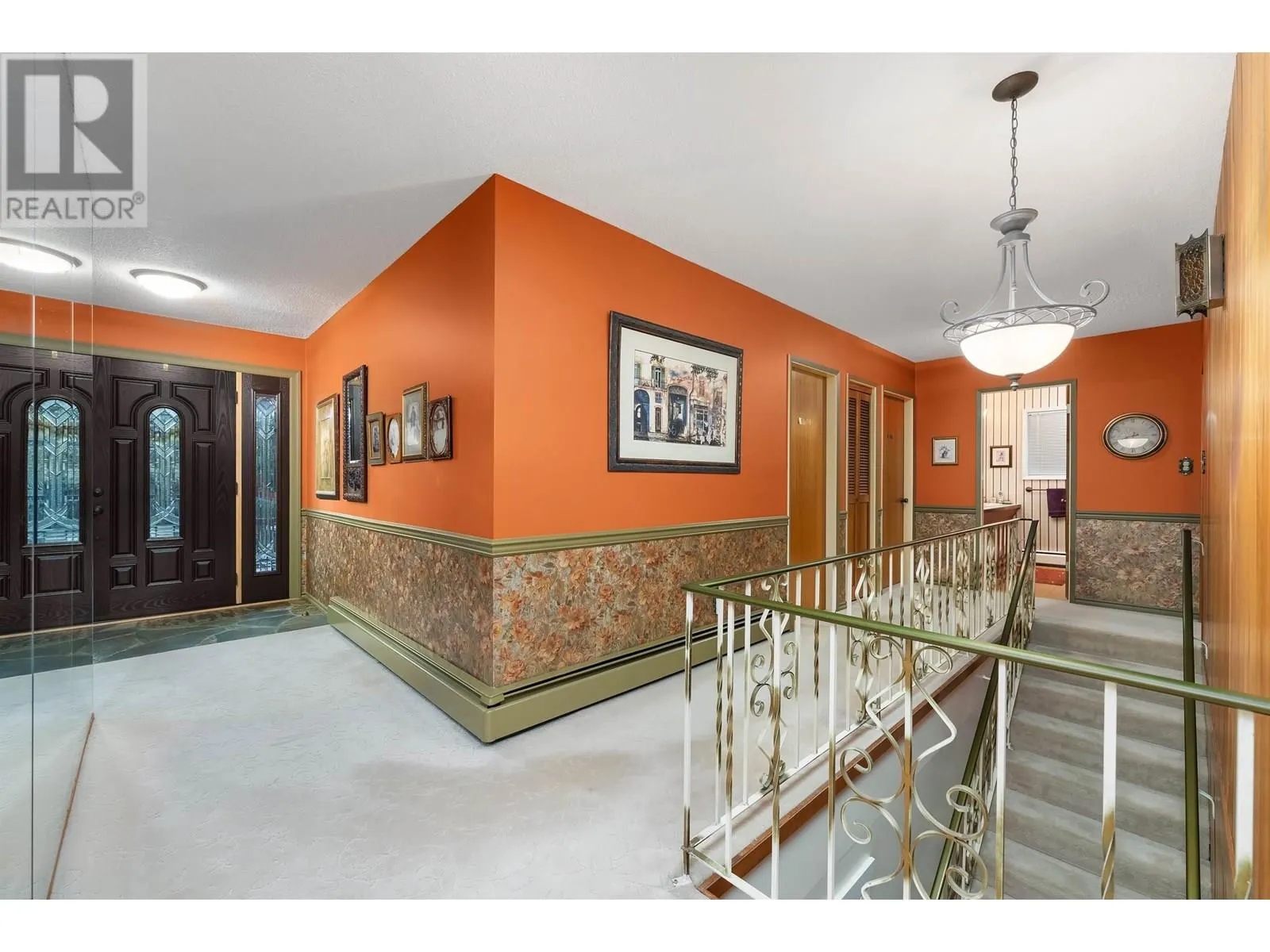 140 E 8TH AVENUE
