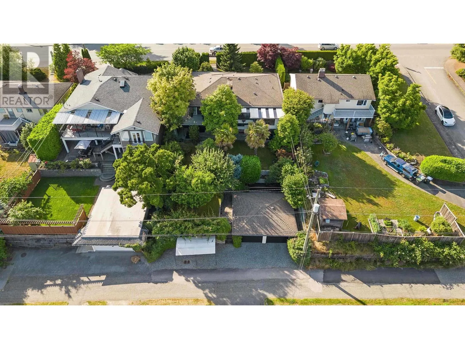 140 E 8TH AVENUE