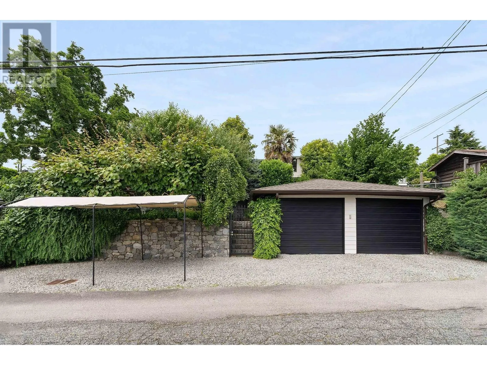 140 E 8TH AVENUE