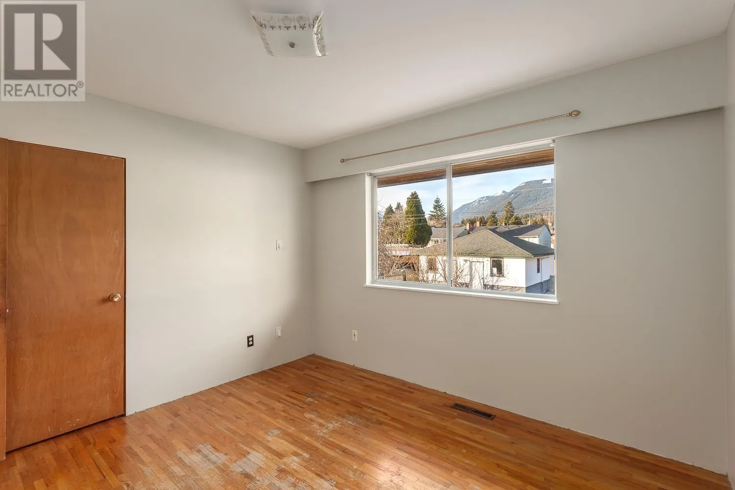 342 E 18TH STREET