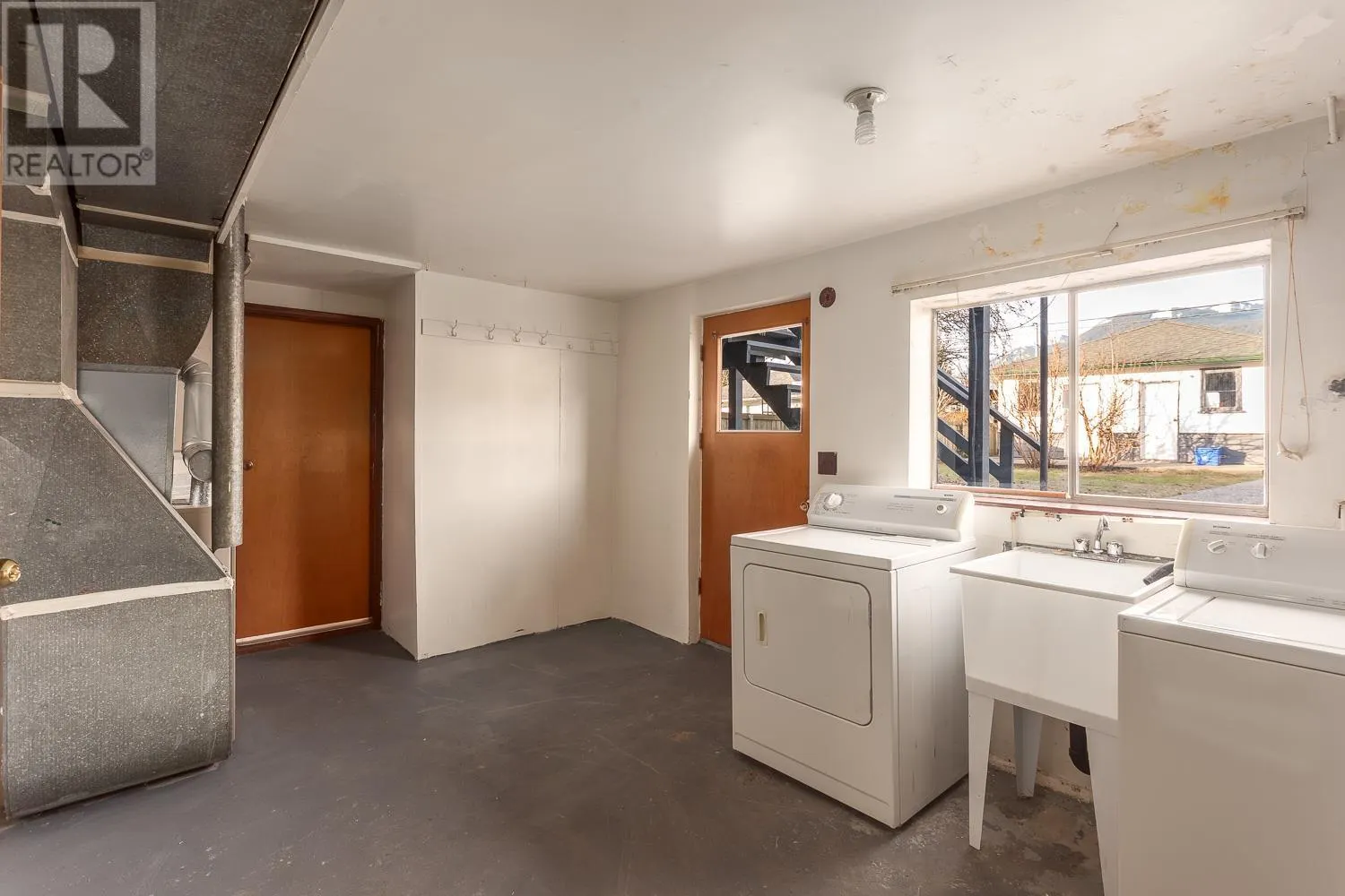 342 E 18TH STREET