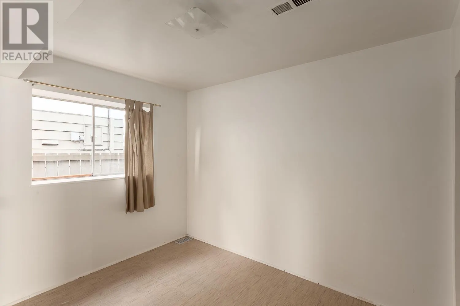 342 E 18TH STREET