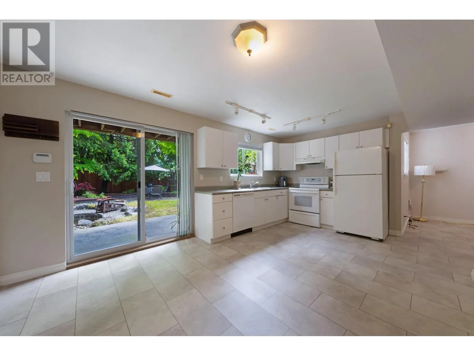 6 LINDEN STREET
